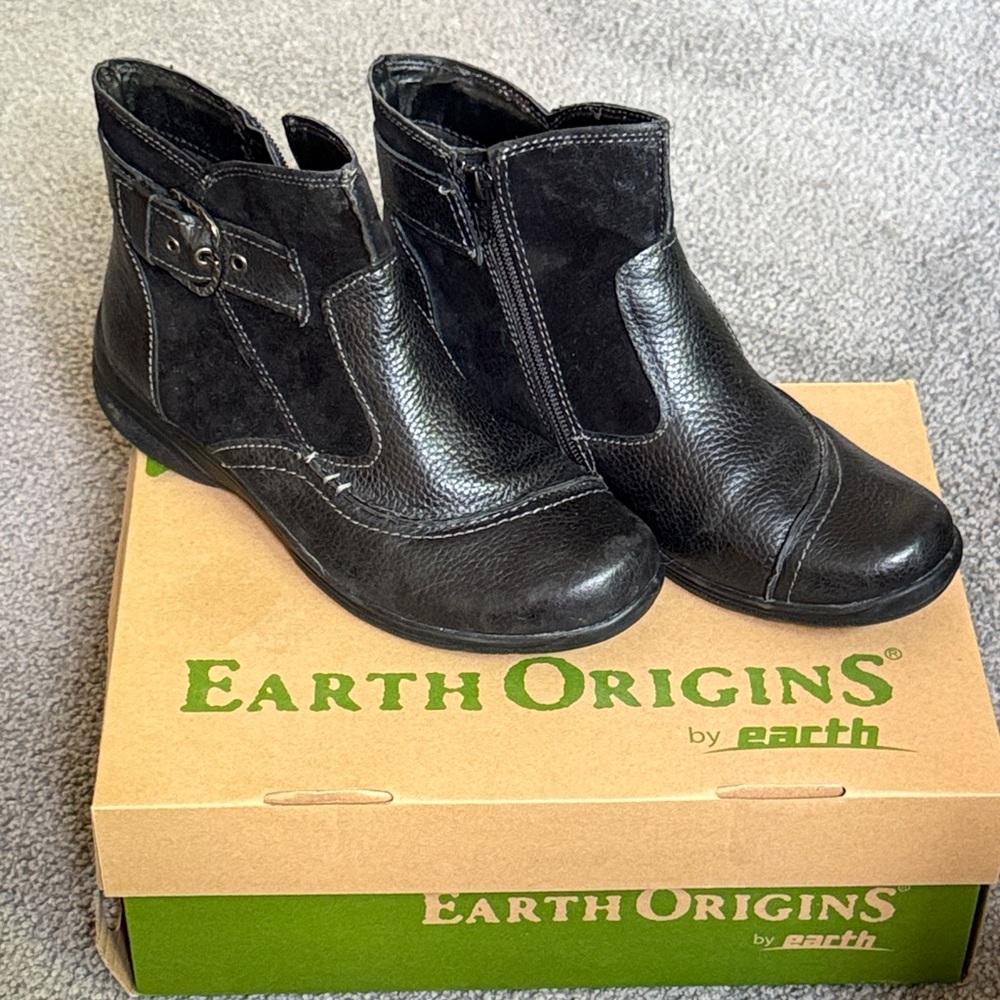 Earth Origins Dayton Black Leather Ankle Boots. Side Zip/Buckle.Size 8.5M